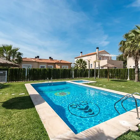 Holiday home Pinnacle By On Travel